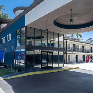 anaheim-rodeway-inn-suites.topanaheimhotels.com/